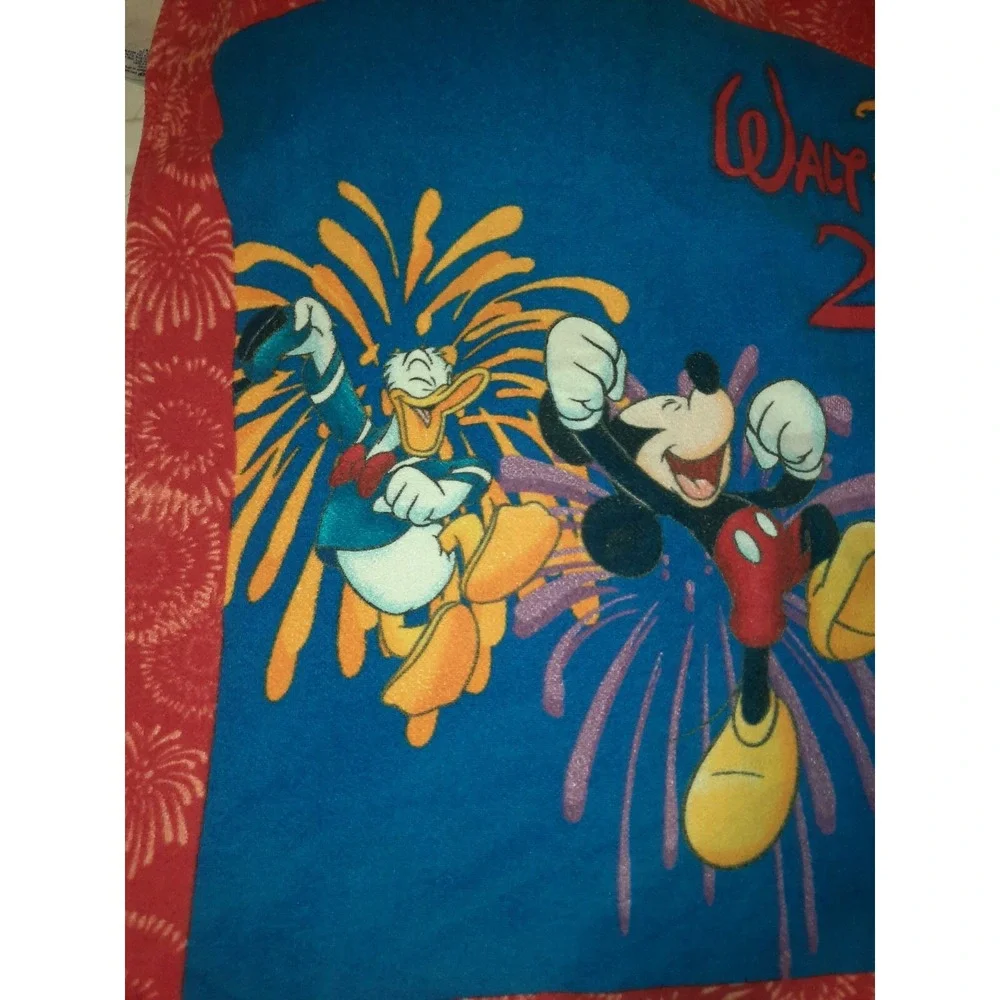 DISNEY EXCLUSIVE WALT DISNEY WORLD BEACH TOWEL- Mickey, Minnie, Goofy & Donald